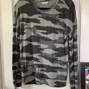 Long sleeve shirt with a camp pattern in black and grey.